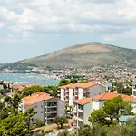 Boris Villa *